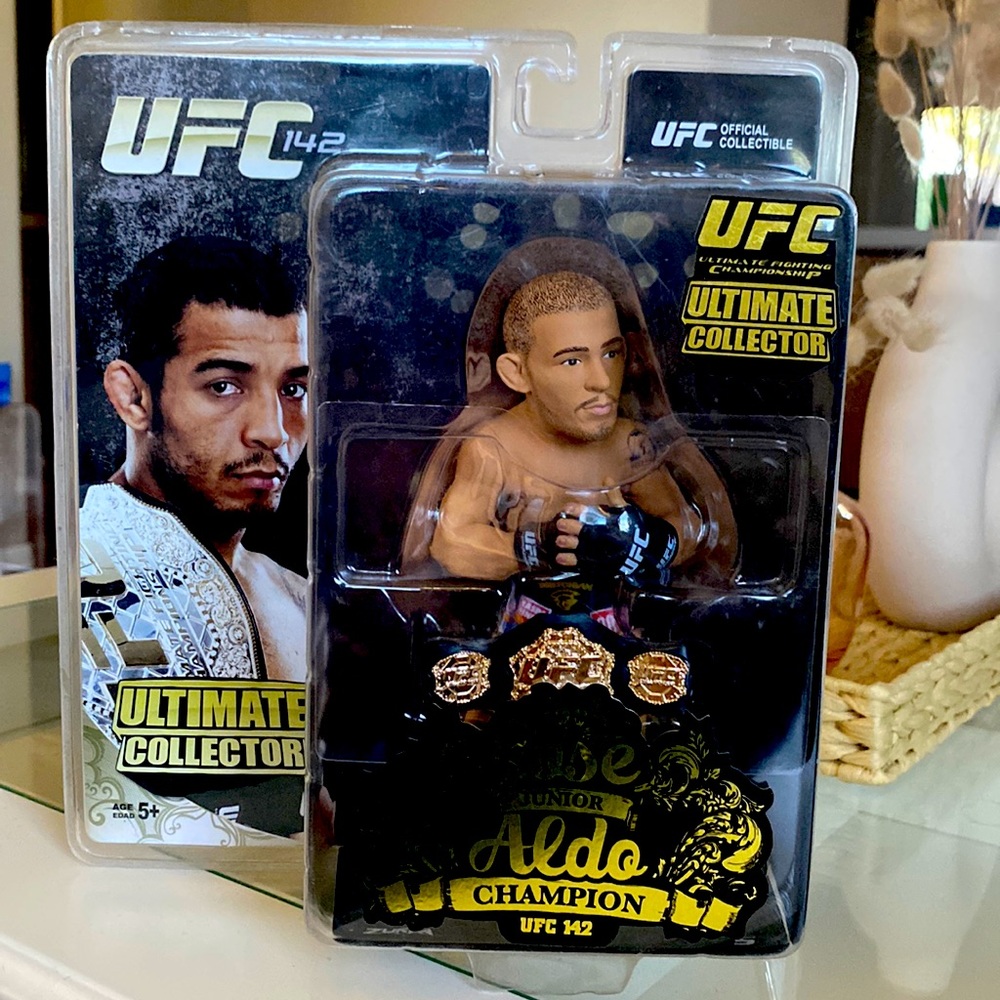 UFC Jose Aldo Ultimate Collector figure